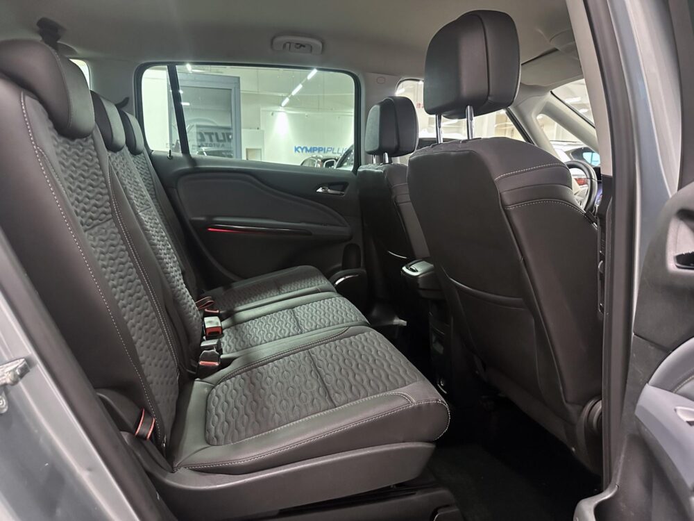 Opel Zafira Tourer 10