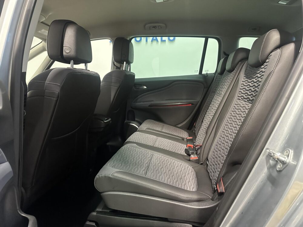 Opel Zafira Tourer 8