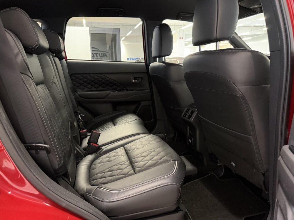 Mitsubishi Outlander PHEV 13