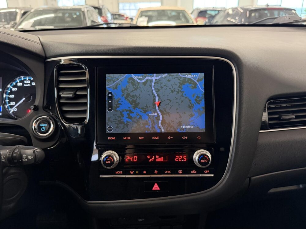 Mitsubishi Outlander PHEV 18