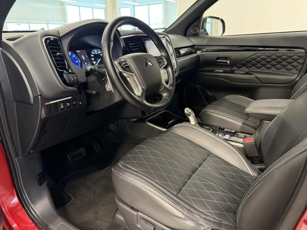 Mitsubishi Outlander PHEV 16