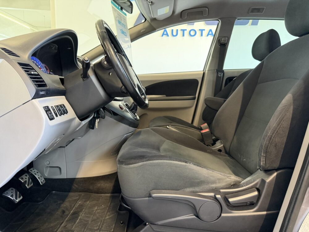 Mitsubishi Grandis 7