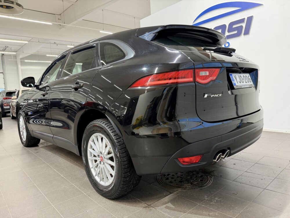 Jaguar F-Pace 5