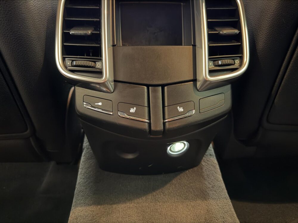 Porsche Cayenne 14