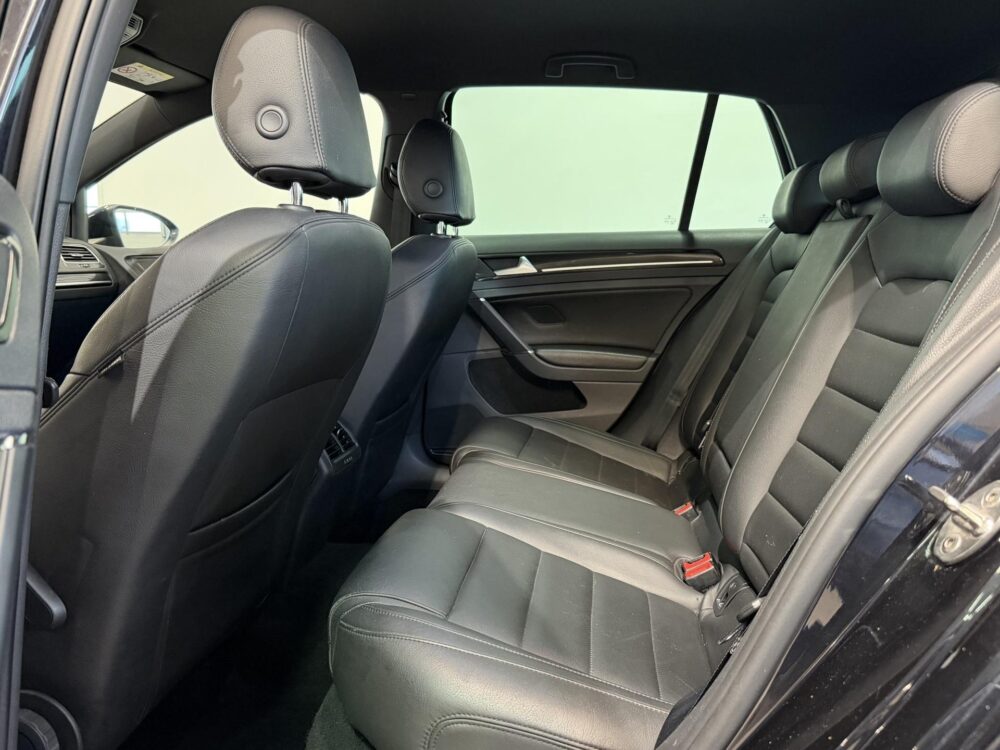 Volkswagen Golf 9