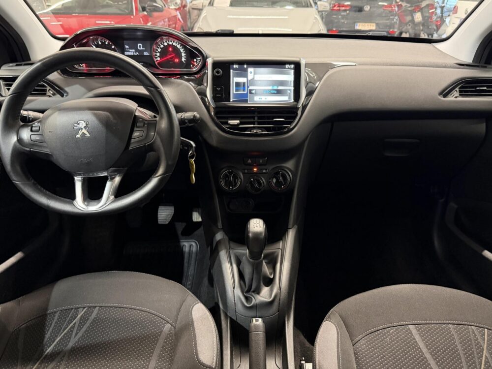 Peugeot 208 5