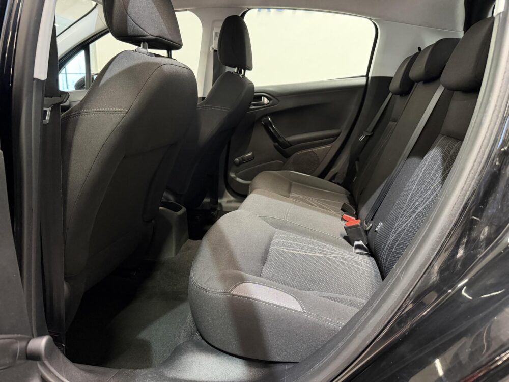Peugeot 208 7