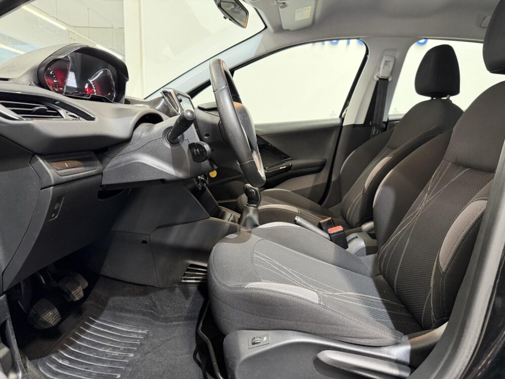 Peugeot 208 6