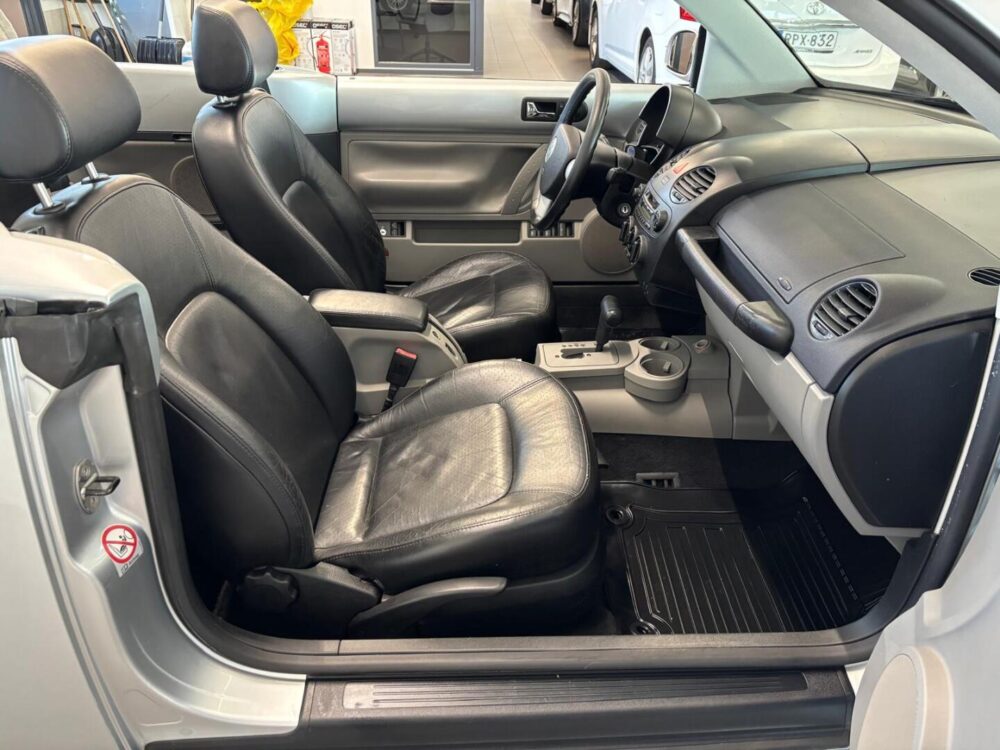 Volkswagen New Beetle 13