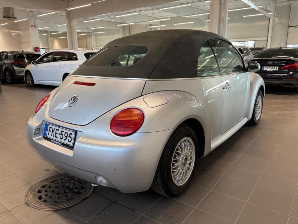 Volkswagen New Beetle 8