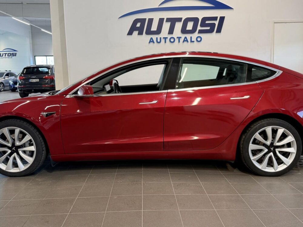 Tesla Model 3 4