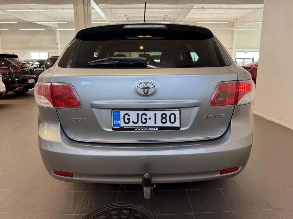 Toyota Avensis 4