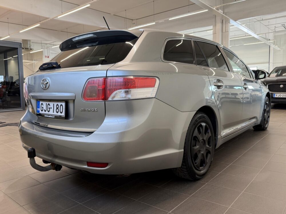 Toyota Avensis 5