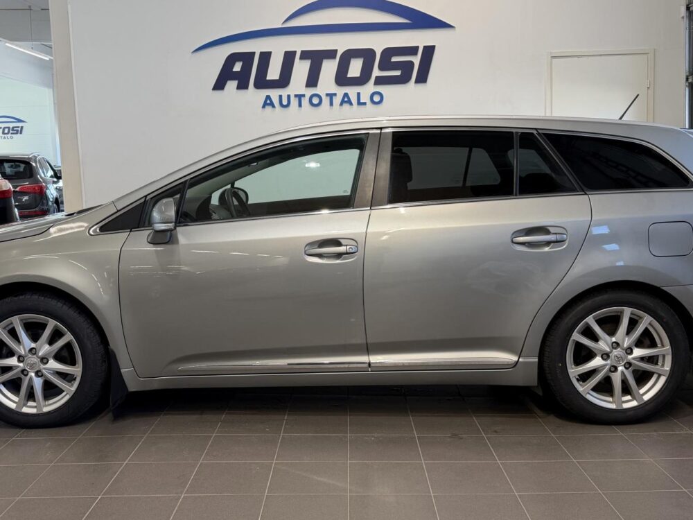 Toyota Avensis 2