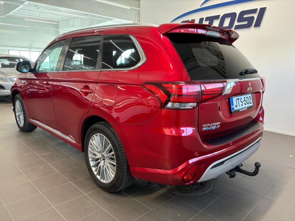 Mitsubishi Outlander PHEV 4