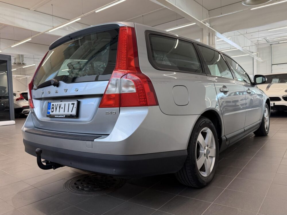 Volvo V70 3