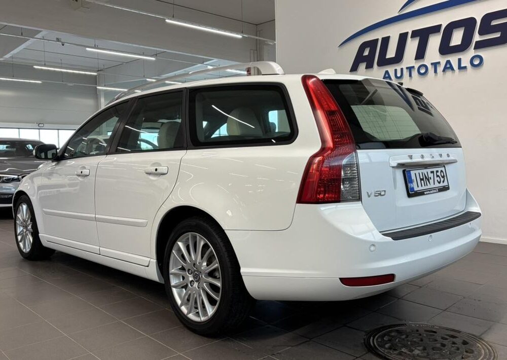 Volvo V50 3