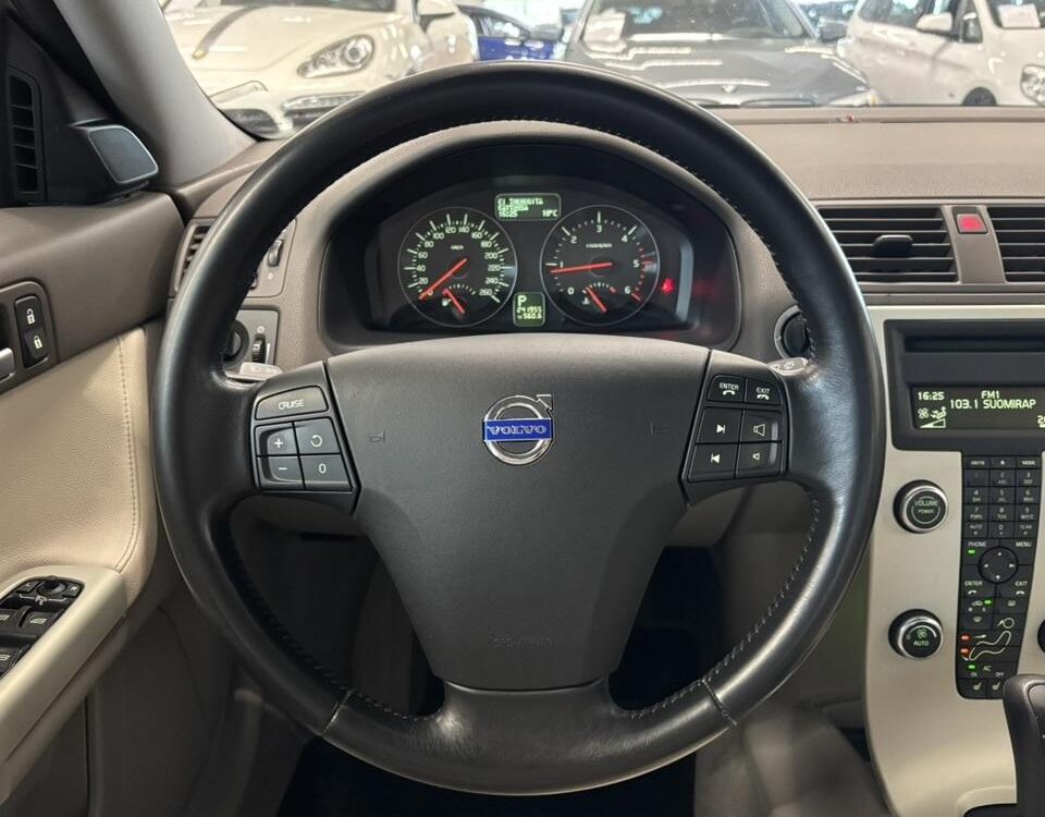 Volvo V50 13