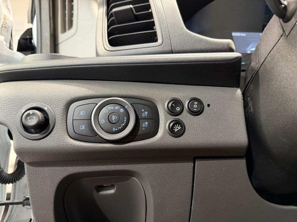Ford Transit 18