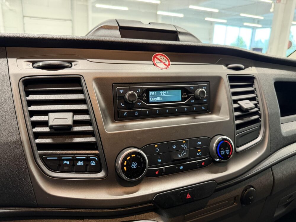 Ford Transit 19