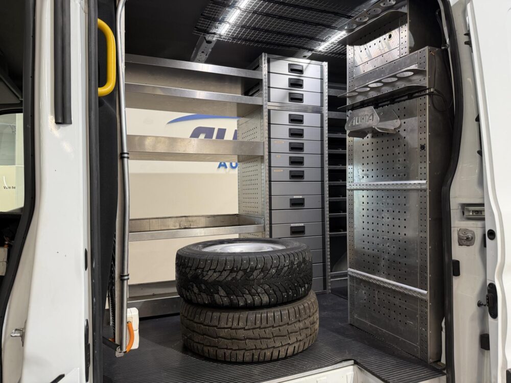 Ford Transit 9