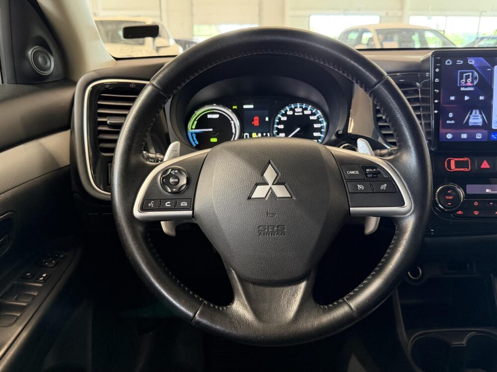 Mitsubishi Outlander PHEV 13