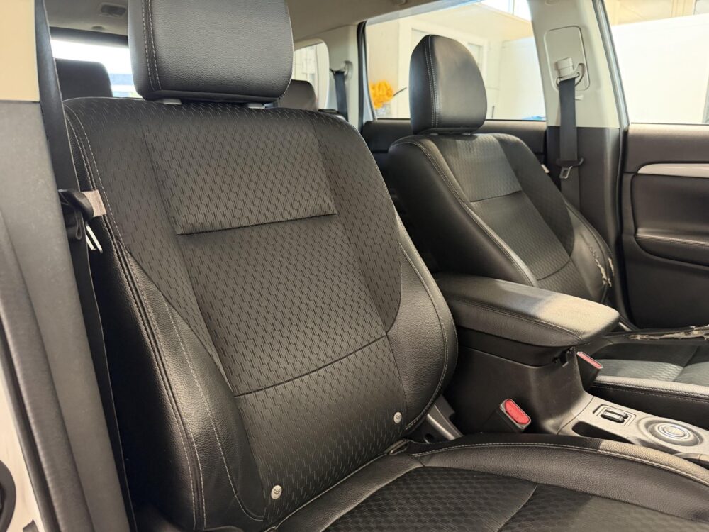 Mitsubishi Outlander PHEV 11