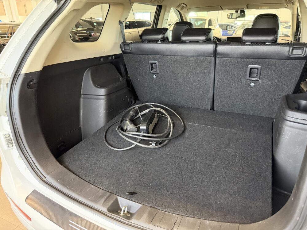 Mitsubishi Outlander PHEV 8