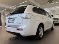 Mitsubishi Outlander PHEV 4