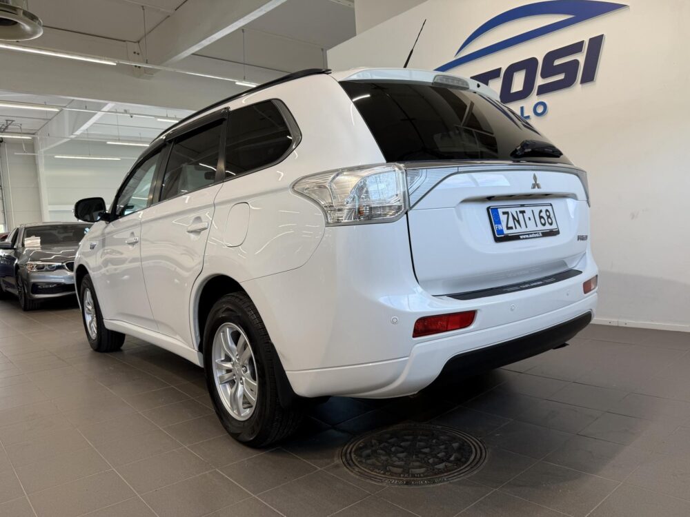 Mitsubishi Outlander PHEV 3