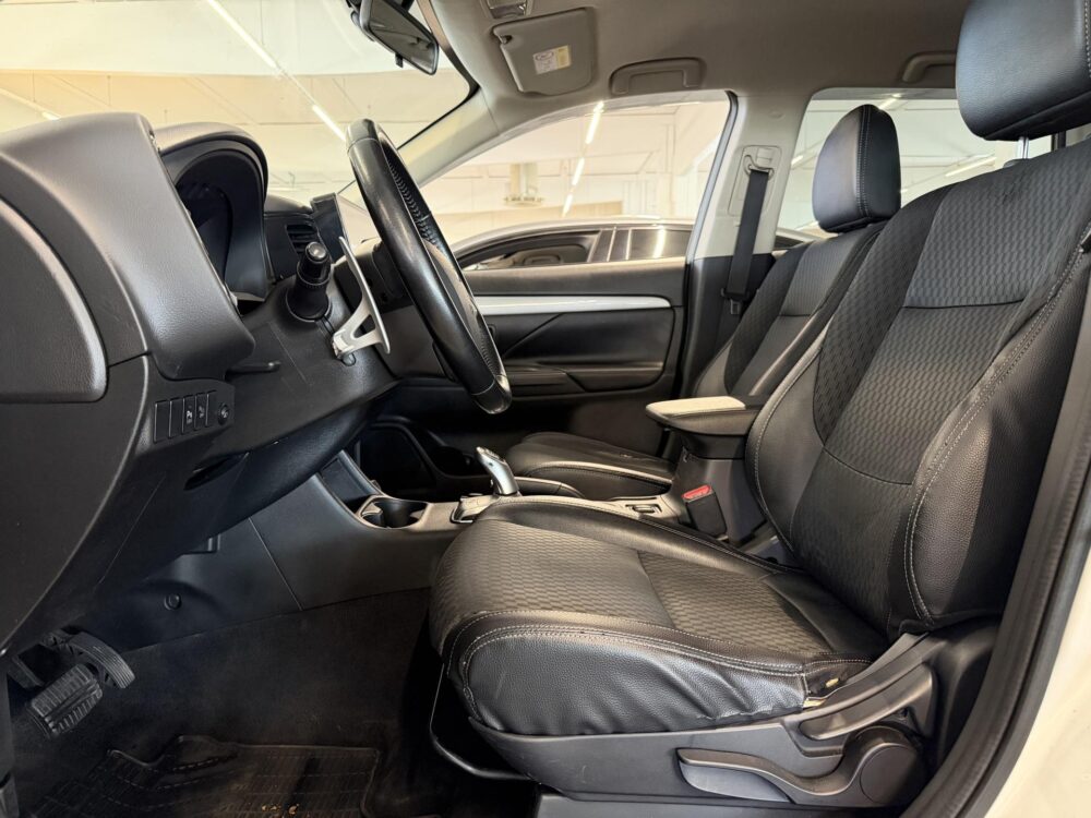 Mitsubishi Outlander PHEV 6