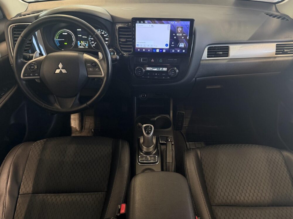 Mitsubishi Outlander PHEV 12