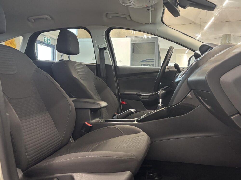 Ford Focus 10