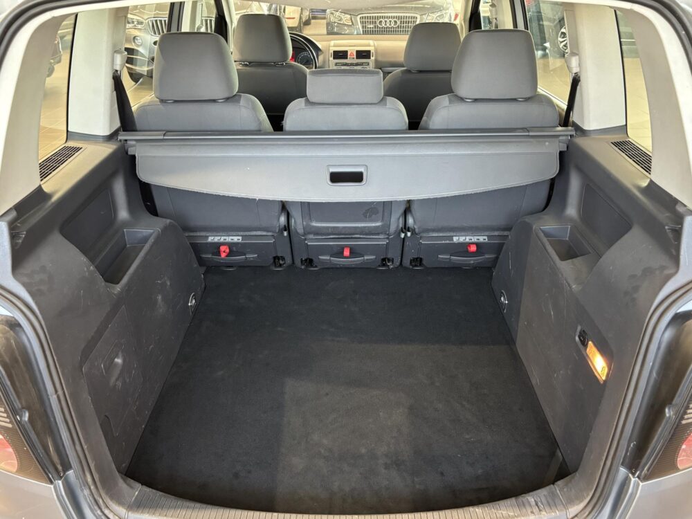 Volkswagen Touran 8