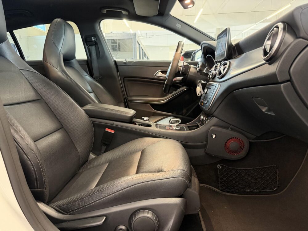 Mercedes-Benz CLA 45 AMG 11