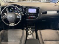 Mitsubishi Outlander PHEV 16
