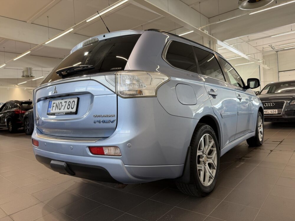 Mitsubishi Outlander PHEV 5