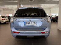 Mitsubishi Outlander PHEV 4