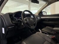 Mitsubishi Outlander PHEV 14