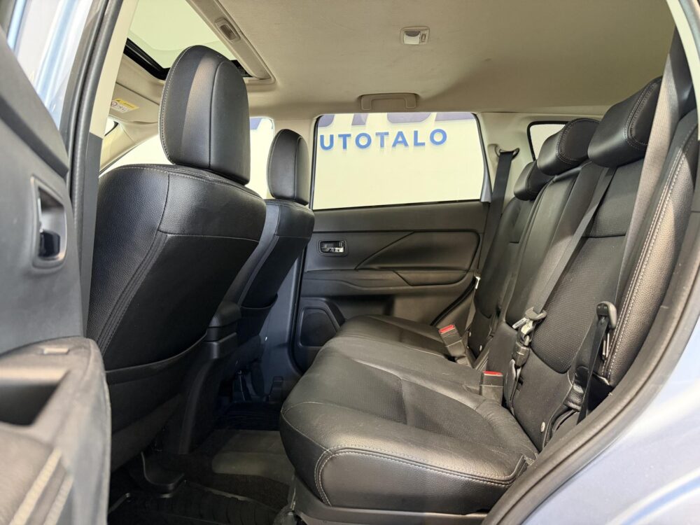 Mitsubishi Outlander PHEV 8