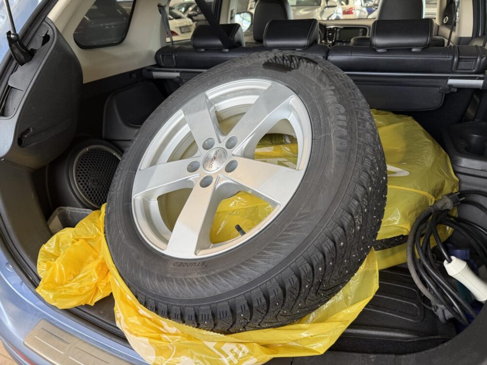 Mitsubishi Outlander PHEV 10