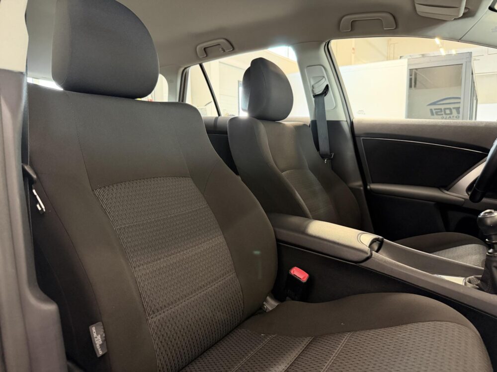 Toyota Avensis 13