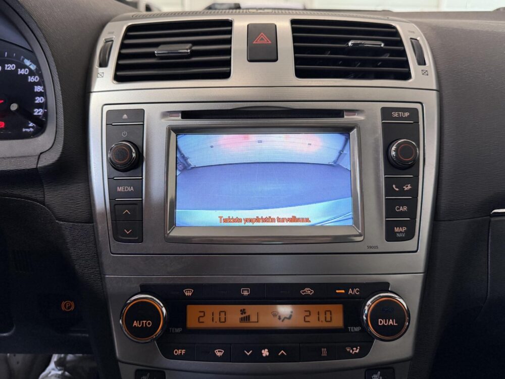 Toyota Avensis 17