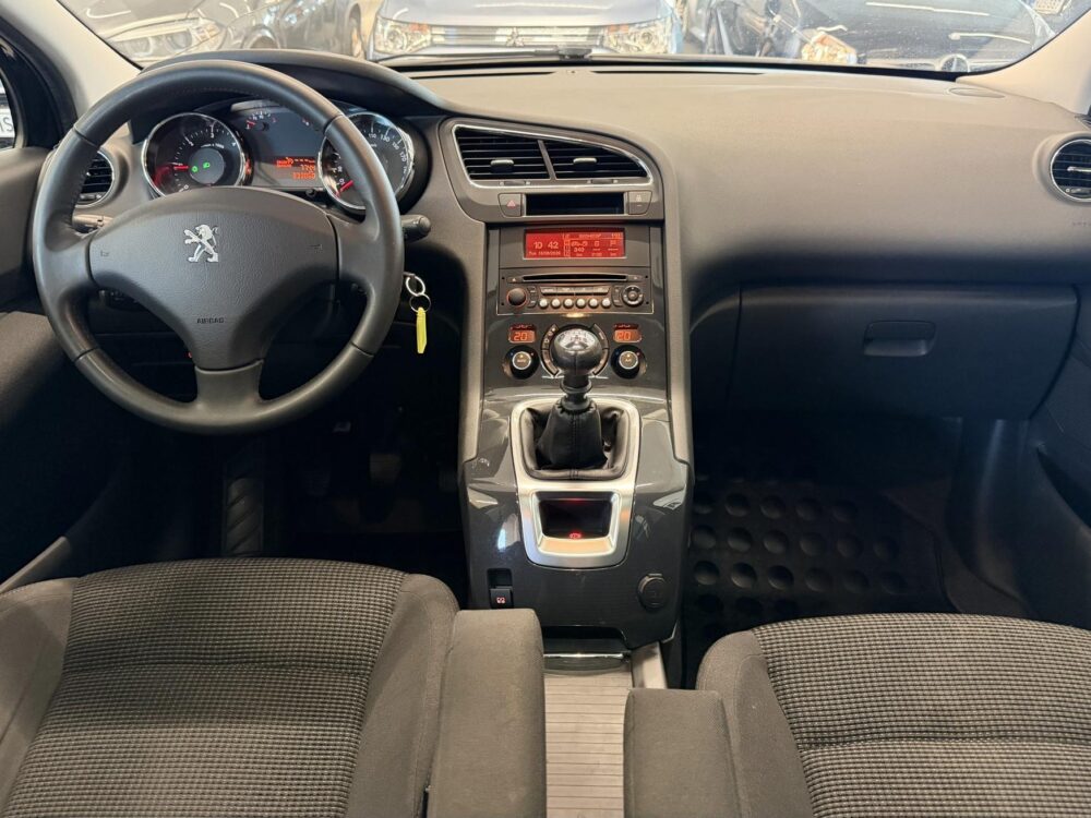 Peugeot 5008 17