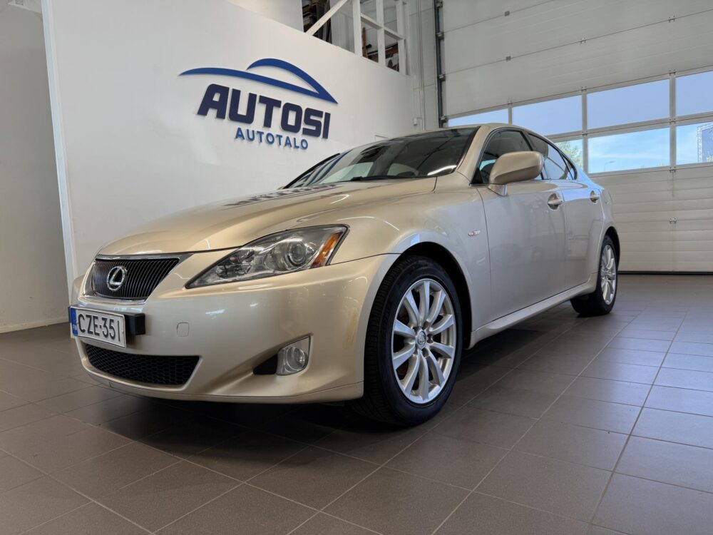 Lexus IS 1