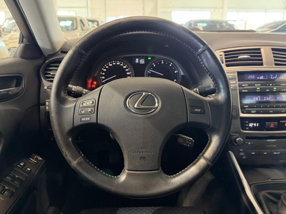 Lexus IS 15