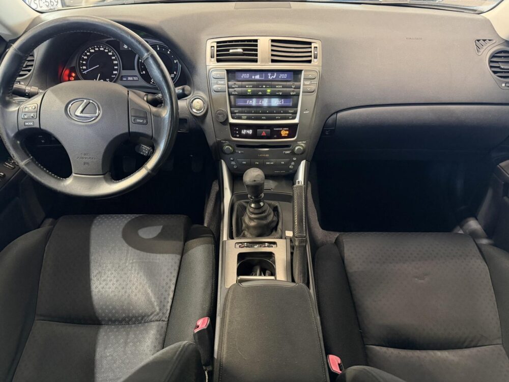Lexus IS 14