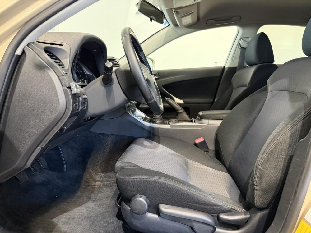 Lexus IS 7
