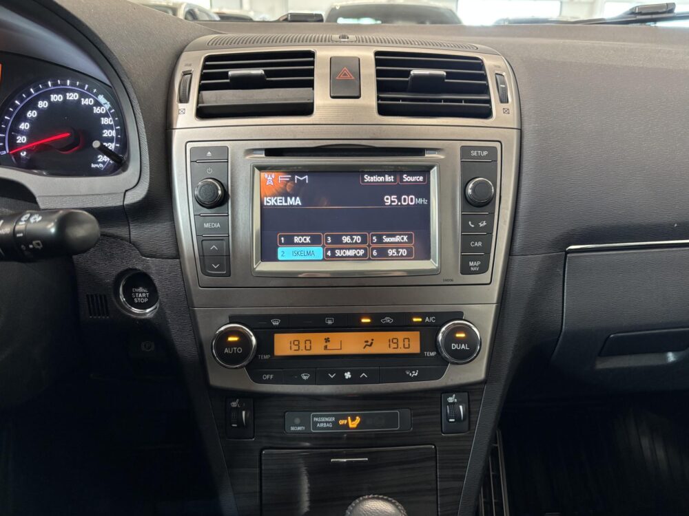Toyota Avensis 14