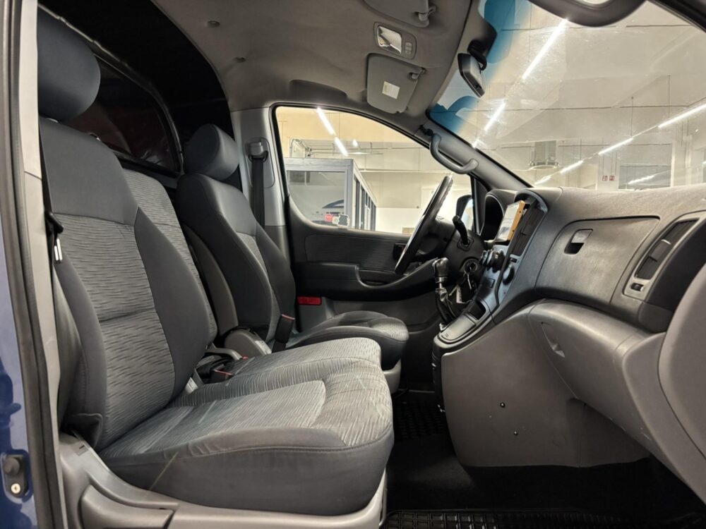 Hyundai H-1 7